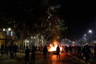 Un muerto en un intento de saqueo en el aniversario de las protestas en Chile - Mundo - ABC Color