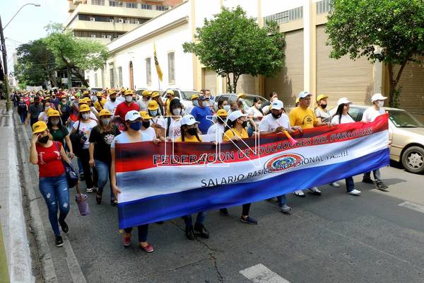 Gremios de docentes buscan evitar descuento salarial por días de paro - ADN Digital