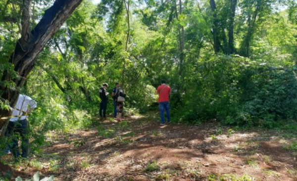 Feminicida es encontrado colgado de un árbol