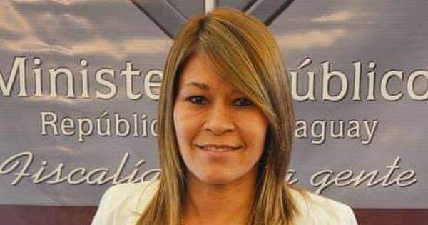 La Nación / Buscan a mujer que involucró a menor en caso de policías detenidos por extorsión