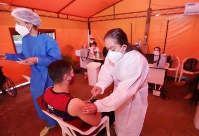 Con las 3.000.000 de vacunas que llegarán en noviembre se pretende alcanzar al 80% de la población - El Trueno