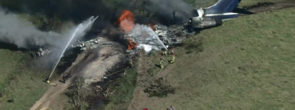 En Texas, se estrelló y se incendió un avión con 21 personas a bordo y todas sobrevivieron - Megacadena — Últimas Noticias de Paraguay