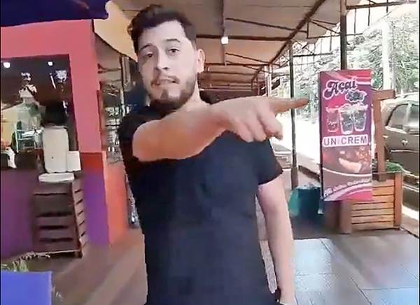 El colmo de la intolerancia: la agredieron por estacionar frente a un local comercial