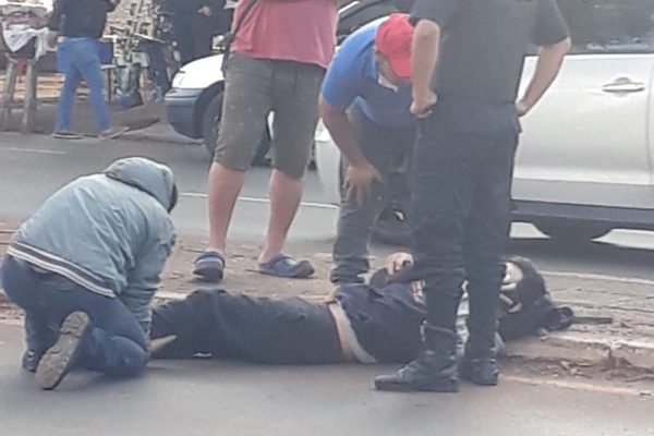 Menor al volante provoca accidente