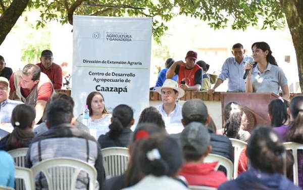 Caazapá: Realizan desembolso para proyectos productivos - Noticiero Paraguay
