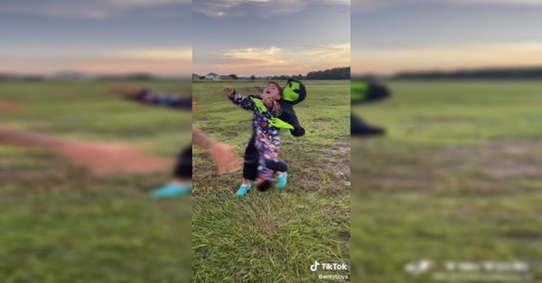 Niño “secuestrado por alien” se encumbra como uno de los mejores disfraces para este Halloween - SNT