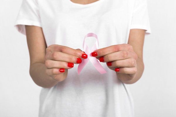 Octubre Rosa: Salud recalca que la autoexaminación es fundamental para prevenir cáncer de mama
