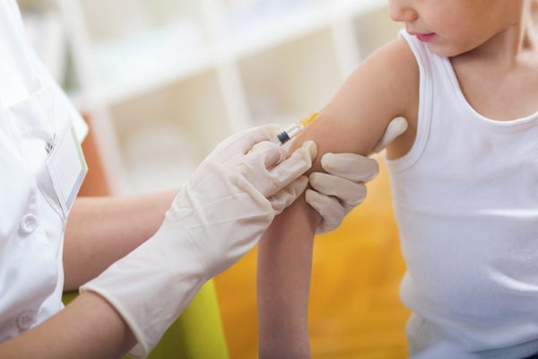 Comité de Inmunización aprueba inmunizar a menores de 6 a 11 años