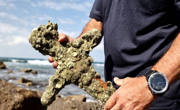 Diario HOY | Un buzo encuentra en Israel una espada de un cruzado de hace 900 años