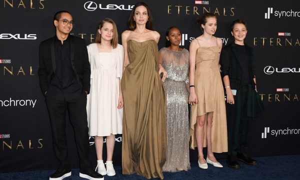 Angelina Jolie llevó a sus 5 hijos a la premiere de su película “Eternals”