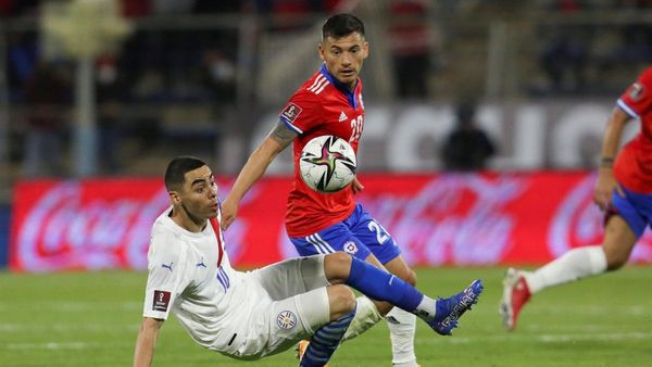 Charles Aránguiz, baja en Chile para duelo ante Paraguay