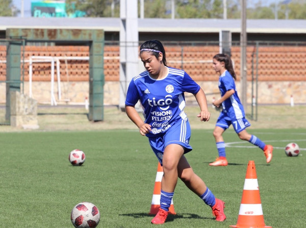 Albirroja Femenina Sub 20: ajustando las piezas. - APF