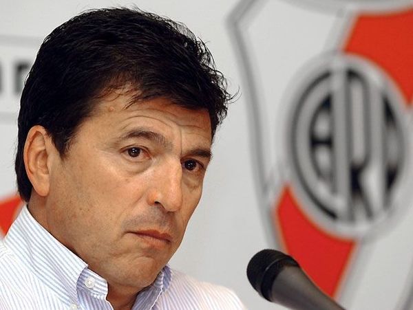 Passarella pidió ganar U$S 160.000 - Fútbol - ABC Color