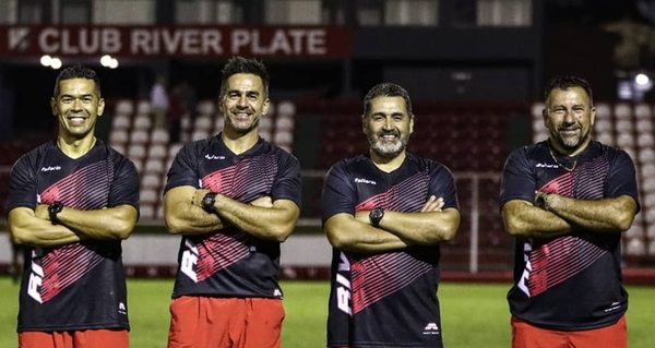 Iván Almeida, cuarto técnico de la temporada en River - Fútbol - ABC Color