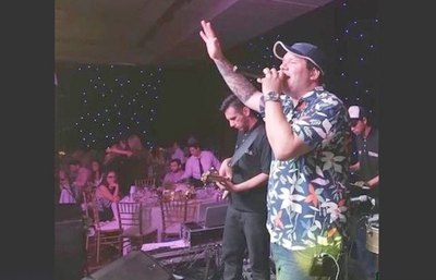 Crónica / SE PASARON DE LA RAYA. Ka’úcho armaron sarambi en un concierto de “Los Meketrefes”