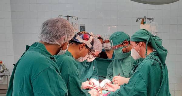 La Nación / Amor incondicional: ingresó a quirófano para donar uno de sus riñones a su hijo