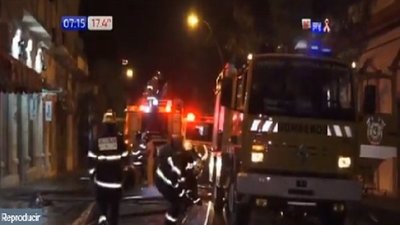 Llamas afectaron a edificio en pleno microcentro de Asunción | Noticias Paraguay