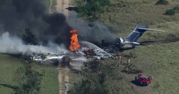 La Nación / EEUU: un avión se estrella y 21 pasajeros se salvan antes de que se incendiara