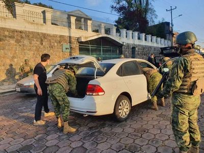 Combate al narcotráfico: Ecuador ordena revisión antinarcótico a toda carga que sale de país - Mundo - ABC Color