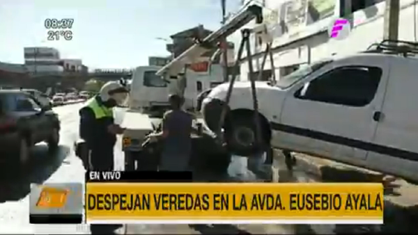 Retiran vehículos de veredas sobre Eusebio Ayala