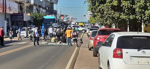 Nativos cerraron ruta en Coronel Oviedo – Prensa 5