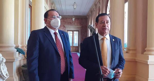 La Nación / Los cuestionados Cuevas y Retamozo piden a Marito ser presidente de la ANR