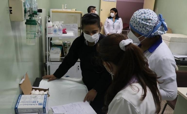 Diario HOY | Personal de Salud recibe tercera dosis de inmunización anti Covid -19