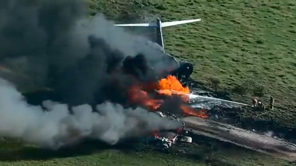 ¡Increíble! Se estrella y se incendia un avión con 21 personas a bordo y todas sobreviven