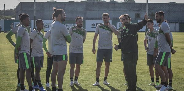 El Coritiba de Morínigo vuelve al triunfo y afianza su liderato