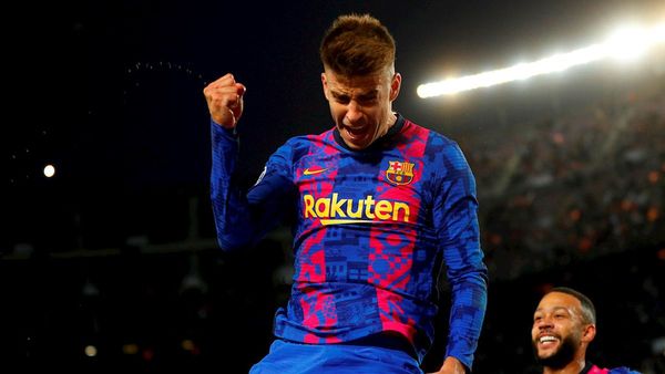 Piqué mantiene vivo al Barça en la Champions