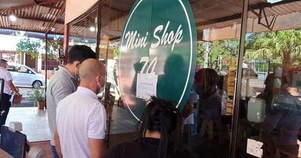 Cierran heladerías tras pelea entre comerciantes por uso de la calle - Noticiero Paraguay