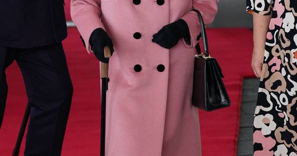 La Nación / La reina Isabel II se niega a ser distinguida como “la anciana del año”: ¡Viejos los trapos!