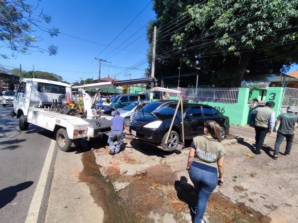 Despejan veredas utilizadas como estacionamientos privados - Megacadena — Últimas Noticias de Paraguay