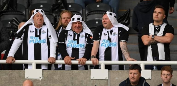 Diario HOY | El Newcastle reclama a sus aficionados que dejen de disfrazarse de árabes