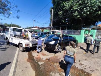 Despejan veredas utilizadas como estacionamientos privados en Asunción