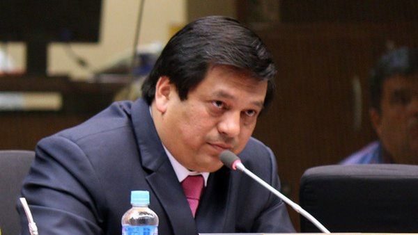 Diputado dice que su esposa rectificó con la SET uso de facturas falsas