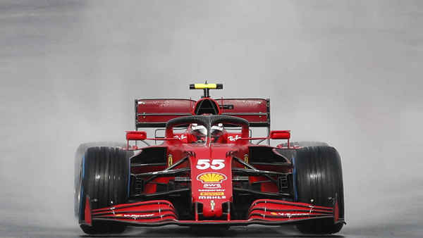 Carlos Sainz firmó el contrato con Ferrari en pijama - El Independiente