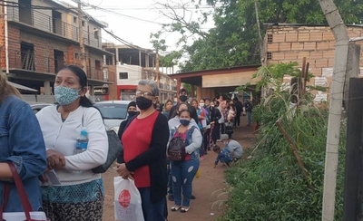 Diario HOY | Vergonzoso: embarazadas y adultos mayores deben mendigar por horas para atención médica