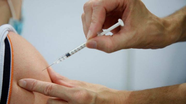 Diario HOY | Tercera dosis de vacuna de Pfizer/BioNTech contra el covid tiene 95,6% de eficacia