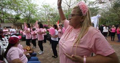 La Nación / Cáncer de mama: “Tócate, pero no dejes de realizarte los chequeos médicos anuales”