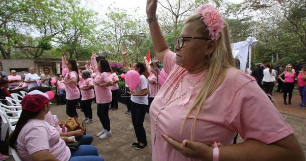 La Nación / Cáncer de mama: “Tócate, pero no dejes de realizarte los chequeos médicos anuales”