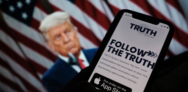 Expulsado por las redes sociales, Donald Trump lanza su propia empresa de medios: “Verdad” - .::Agencia IP::.