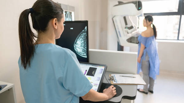 Clínica ofrece mamografías gratuitas por el Octubre Rosa