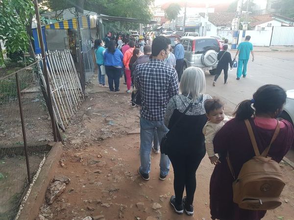 Apertura de todos los servicios hizo colapsar el Hospital de Luque - Nacionales - ABC Color