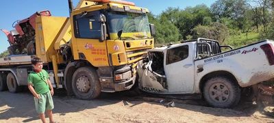 Tres policías heridos en choque frontal en el Chaco •