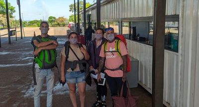 Más de 300 personas ya cruzaron a territorio argentino desde apertura del puente - Nacionales - ABC Color