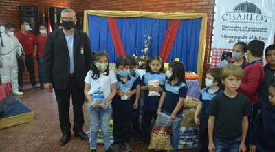 Realizan el lanzamiento de entrega de kits de alimentos en escuela de Villarrica - Noticiero Paraguay
