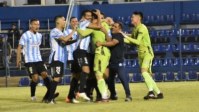 Guaireña pasa a cuartos tras tanda de penales | Noticias Paraguay