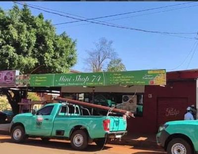 Heladería de dueña furiosa por uso de la calle tenía conexión clandestina de ANDE - ABC en el Este - ABC Color