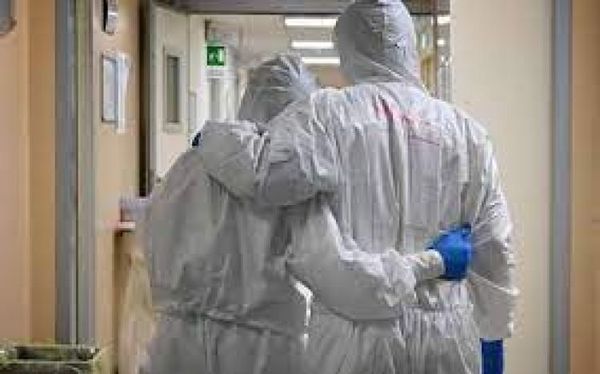 La OMS estima que la pandemia de COVID-19 mató entre 80 mil y 180 mil trabajadores de la salud